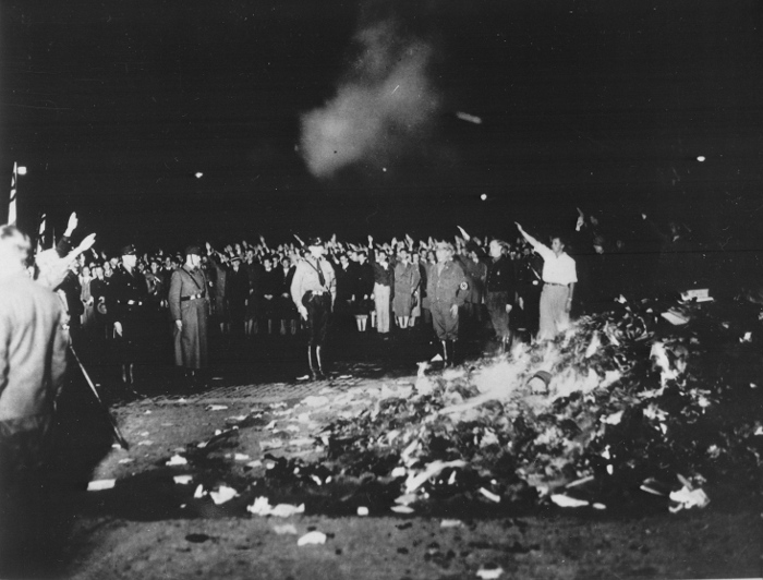 könyvégetés berlin 1933 náci
