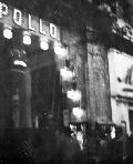 1937: Erzsébet körút, a Royal Apolló mozi bejárata az Apolló mozaikkal (forrás: Fortepan)