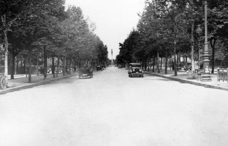 Andrássy út, szemben a Hősök tere. Forrás: National Archives, Washington, USA, RG151 FC