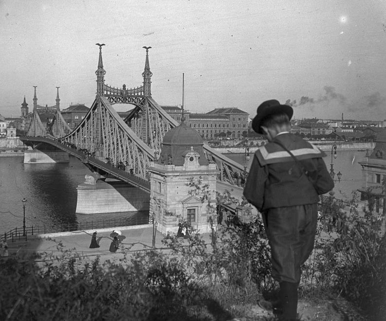 fortepan Szabadság (Ferenc József) híd a Gellérthegyről nézve