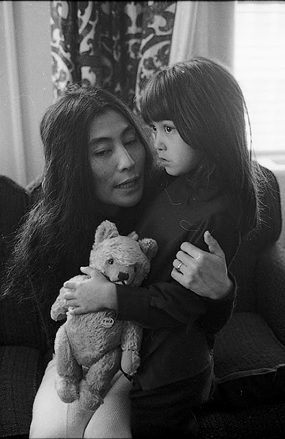 yoko ono lányával