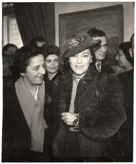 Gobbi Hilda Bajor Gizivel a Jászai Mari Színészotthon megnyitóján 1948-ban. Ismeretlen fényképész felvétele